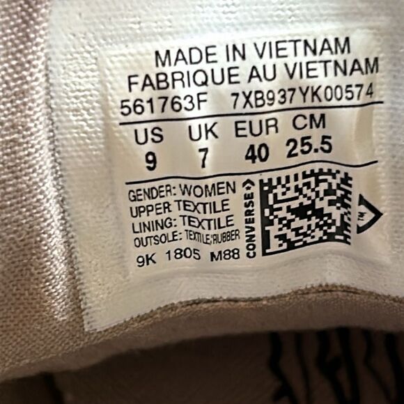 Converse Gray and White Chuck Taylor Sneakers Classic Style - Picture 3 of 10